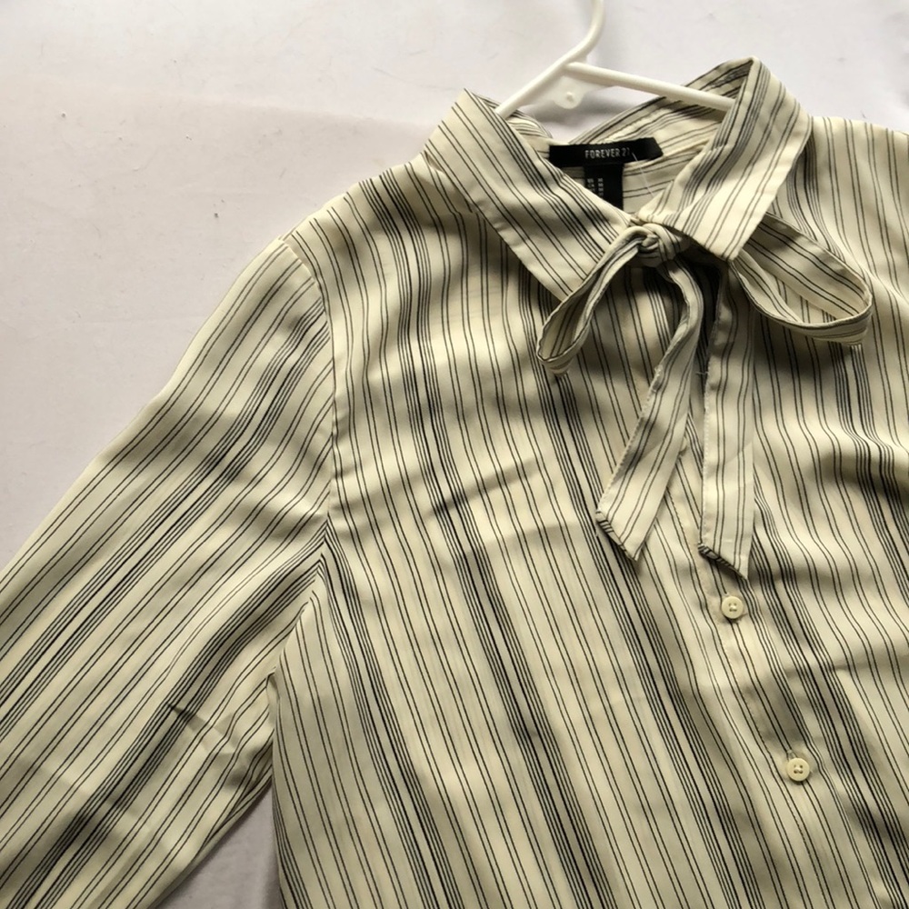 Collared striped dress with bow